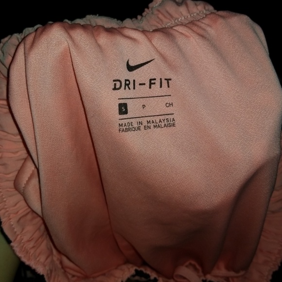 Nike workout shorts - Picture 3 of 3
